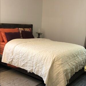 Luxurious Cream Quilt Bedding Set